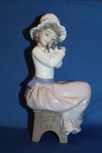 Nao lladro figure - lladro, seated