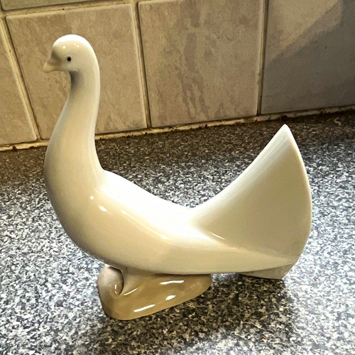 Nao laden porcelain white dove - nao,