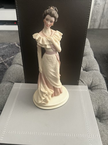 Belcari figurine elegant lady - belcari,