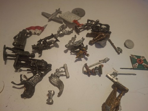 Vintage metal toy soldiers - metal,
