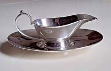 Elegant Silver Plate Vintage Gravy / Sauce Jug / Boat with Under Tray / Saucer