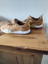  Adidas rare low Trainers suede  8.5  beige  with tab VGC loads of logo detail 