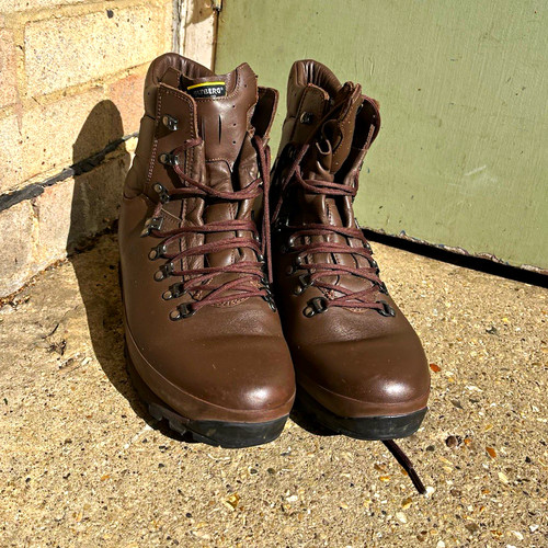 Alt berg defender brown - defender, combat