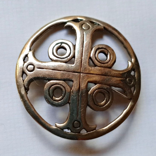 Round silver metal openwork - round,