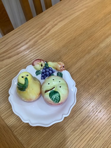 Vintage apple and pear cruet