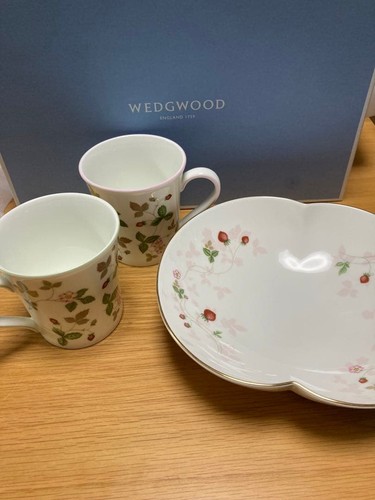 Wedgwood wild strawberry mug - strawberry,