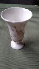 WEDGWOOD ROSEHIP BUD VASE 10.5
