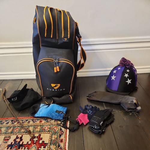Equestrian riding job - , lot