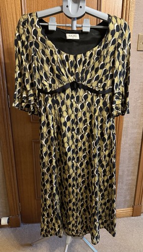 Kaliko dress with statement