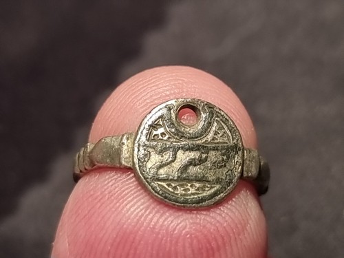 Roman silver damaged finger