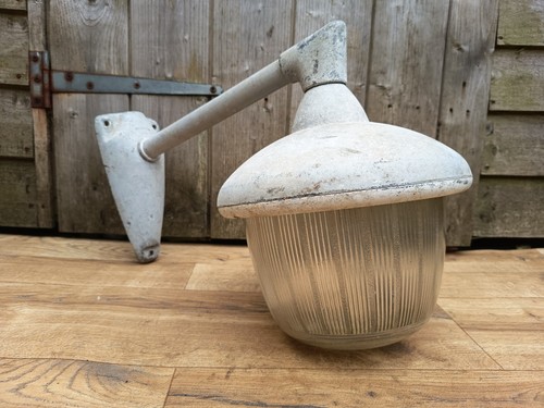 Vintage coughtrie outside - coughtrie,