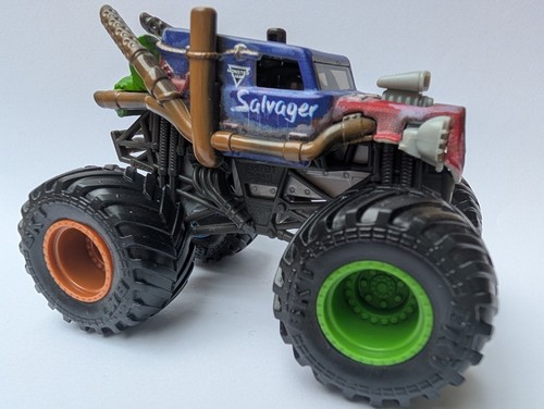 Monster jam hot wheel - hot, salvager