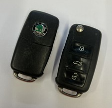 SKODA 3 BUTTON REMOTE FLIP KEY