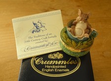 Boxed Crummles Mouse in a Discarder Tea Cup Bonbonniere Enamel Box - 1 7/8"