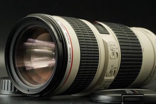 Canon 200mm l is usm - f/4,