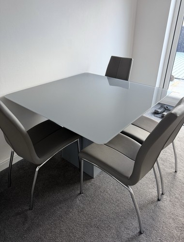 Immaculate next table and - immaculate,