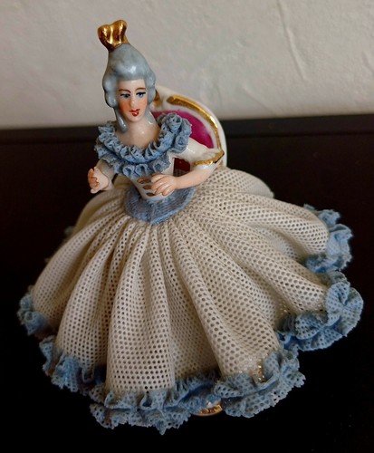Blue dresden lace seated - seated, lady