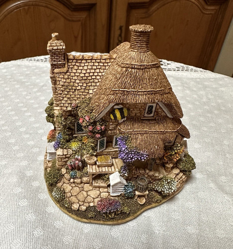 Lilliput lane little bee - lane, "little
