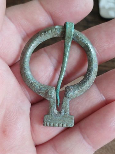 Large roman quoit brooch - large,