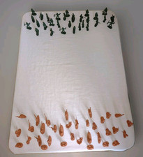 Small Plastic Moulded Toy Soldiers Army Men Bundle Loads Of Them Brown V Green