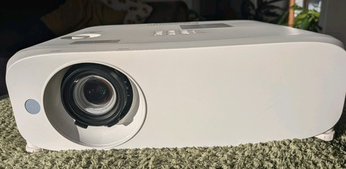 Panasonic vw530 000 - 5,000, lumen