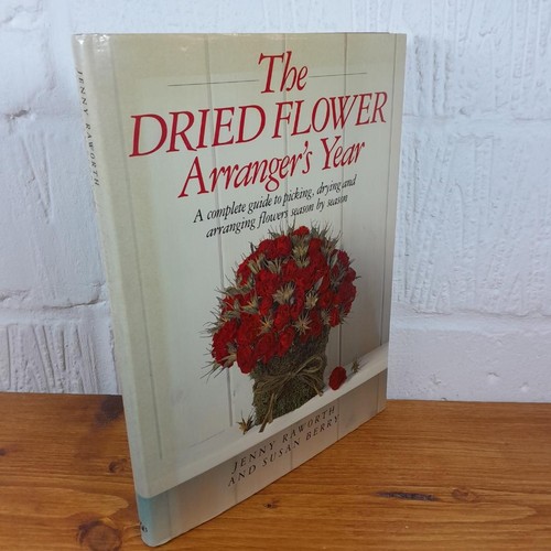 The dried flower arranger - the, arranger's