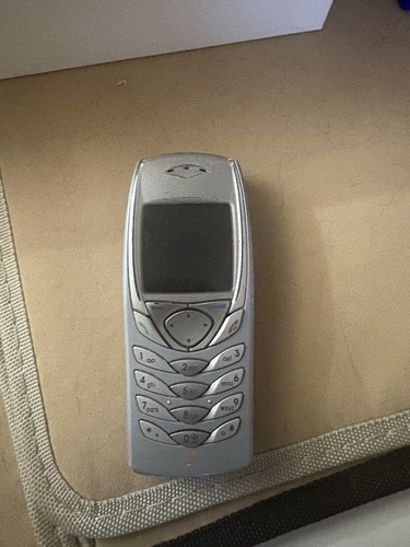 Nokia 6100 retro phone - nokia,