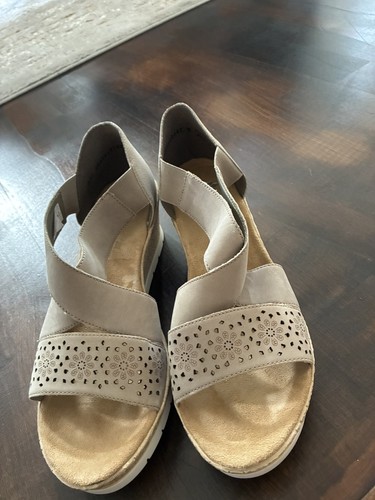 Euc womens reiker - womens, on