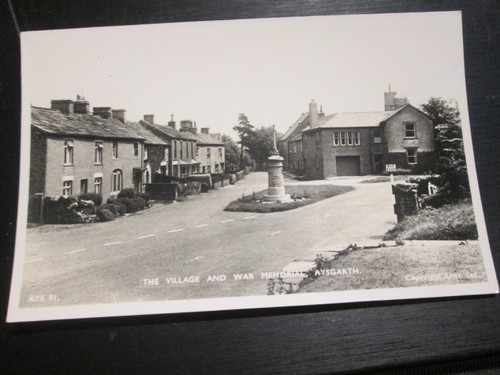 Postcard aysgarth the village - aysgarth,