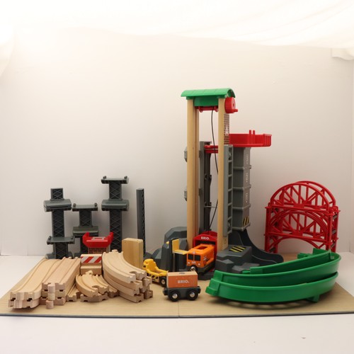 Wooden train track brio - wooden, lift