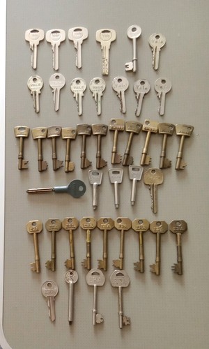 Vintage key bundle 40pcs - vintage,