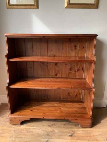 Ducal dark pine book - ducal,
