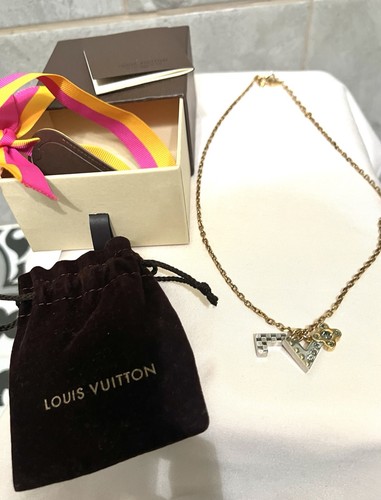 Louis vuitton charm - louis,