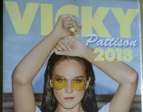 Vicky pattison official - vicky,