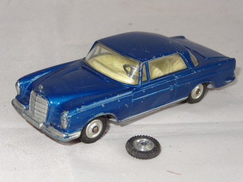 Corgi mercedes benz 220se - mercedes,