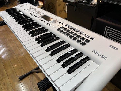 Korg kross sc white - 61,
