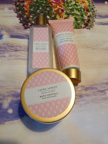 Laura ashley garden - laura,