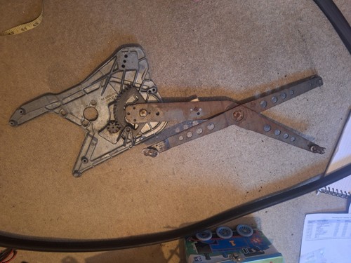 Door window regulator - window,