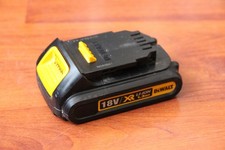 GENUINE DEWALT DCB185 18V XR LI-ION 1.3Ah BATTERY.
