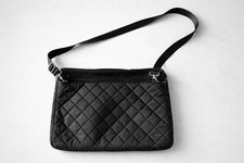 Knomo 17" Black Quilted Laptop