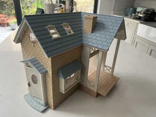 Sylvanian families blue roof - families,
