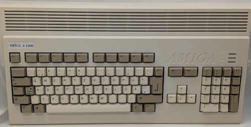 Amiga technologies escom - /,