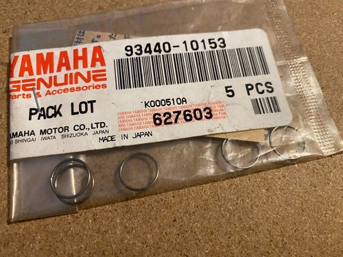 Yamaha valve guide circlip