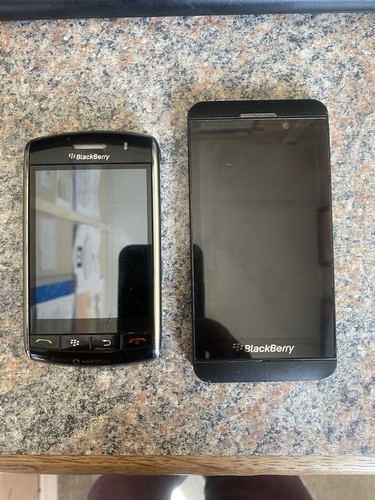 Blackberrys joblot spares - blackberrys, x2