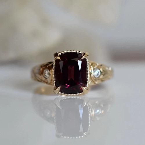 Cushion cut natural - 5.40, ct