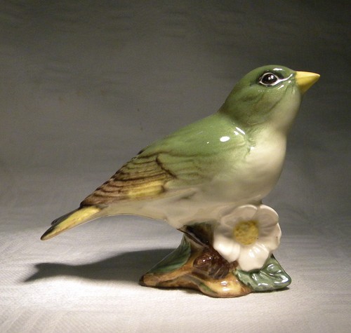 Beswick bird greenfinch - bird, 2105
