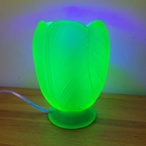 Bagley tulip lamp uranium - tulip,