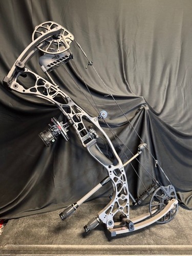 Fully loaded hoyt - loaded, ax-2