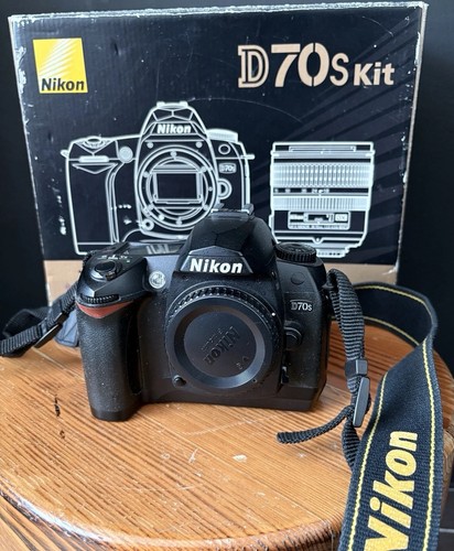 Nikon d70s dslr camera body - nikon,