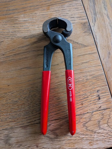 Red line pincers - c.k,
